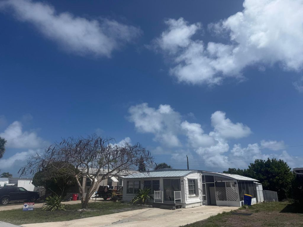 8479 SE Eagle Avenue, Hobe Sound, FL 33455