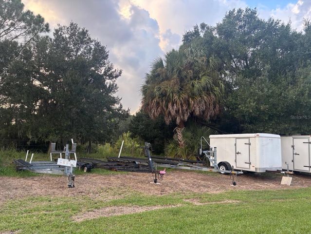 11723 MAGNOLIA AVENUE, Tavares, FL 32778