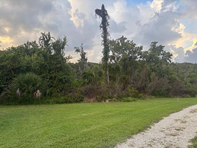 11723 MAGNOLIA AVENUE, Tavares, FL 32778