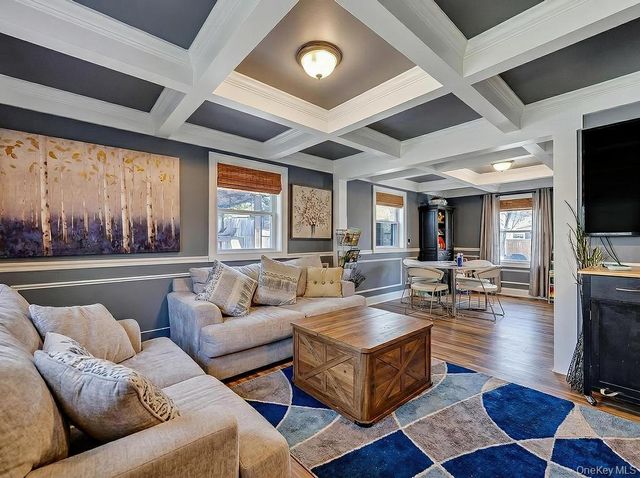 32 Lodge Lane, East Setauket, NY 11733