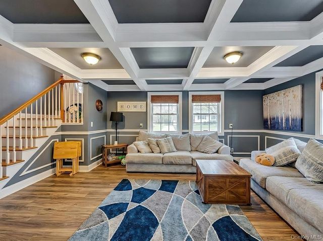 32 Lodge Lane, East Setauket, NY 11733