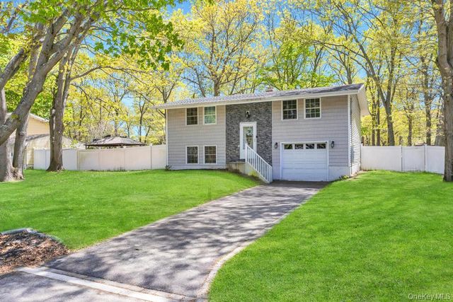 32 Lodge Lane, East Setauket, NY 11733