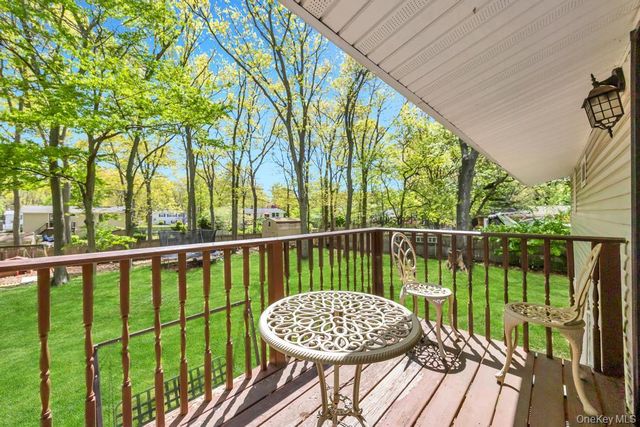 32 Lodge Lane, East Setauket, NY 11733