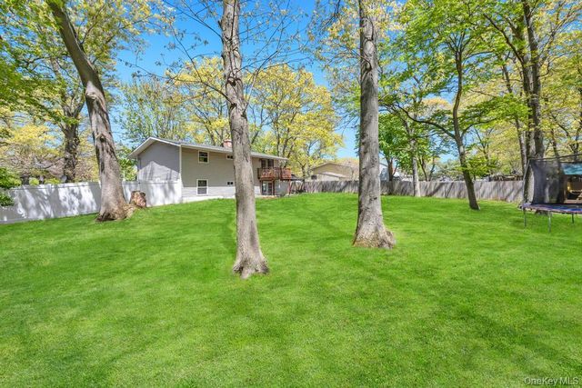 32 Lodge Lane, East Setauket, NY 11733