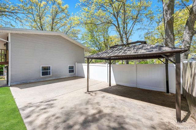 32 Lodge Lane, East Setauket, NY 11733