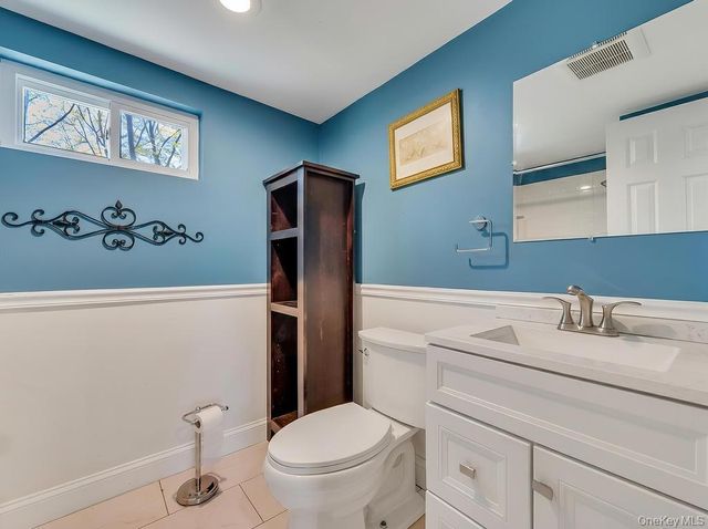 32 Lodge Lane, East Setauket, NY 11733