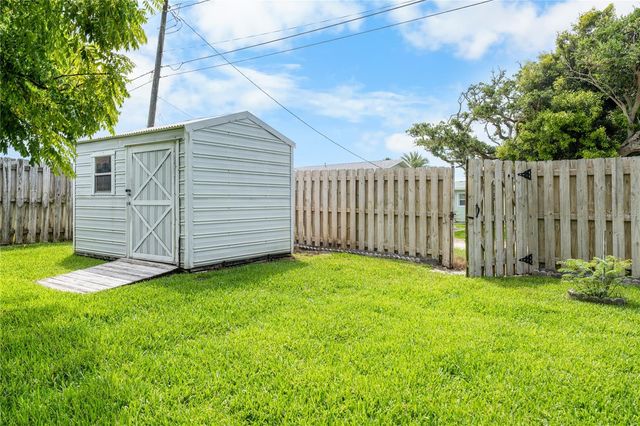815 E 23RD AVENUE, New Smyrna Beach, FL 32169