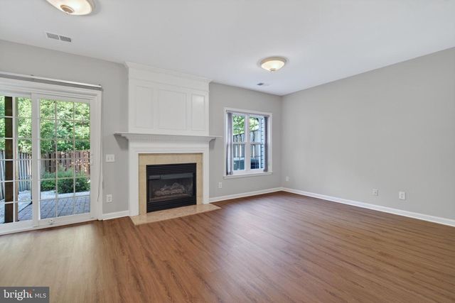 47644 SANDBANK SQ, Sterling, VA 20165