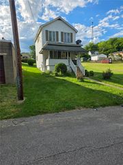1013 Howell St, Vandergrift, PA 15690