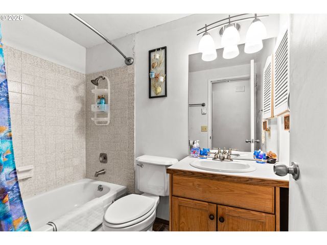 4045 HYACINTH St, Eugene, OR 97404
