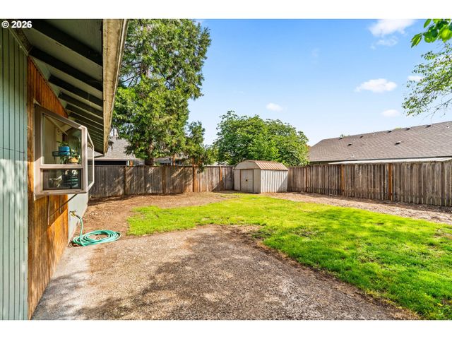 4045 HYACINTH St, Eugene, OR 97404