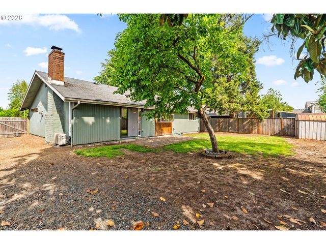 4045 HYACINTH St, Eugene, OR 97404