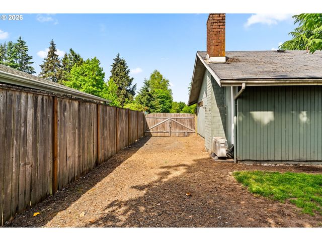 4045 HYACINTH St, Eugene, OR 97404