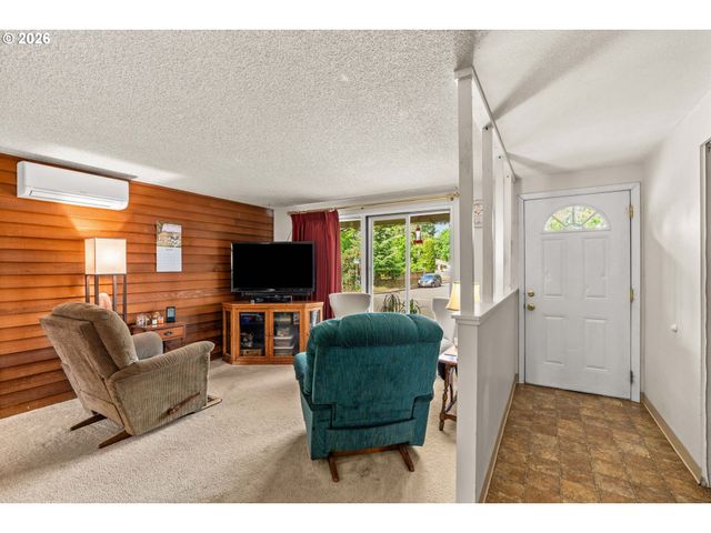 4045 HYACINTH St, Eugene, OR 97404