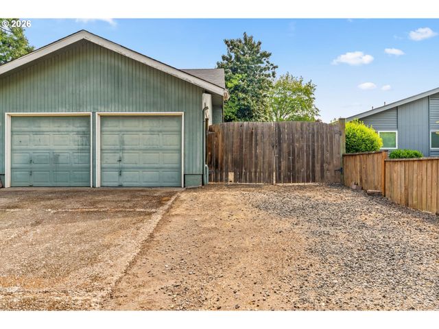 4045 HYACINTH St, Eugene, OR 97404