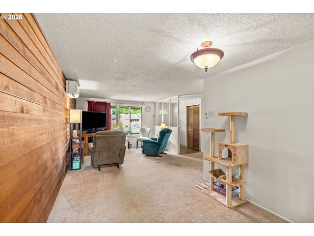 4045 HYACINTH St, Eugene, OR 97404