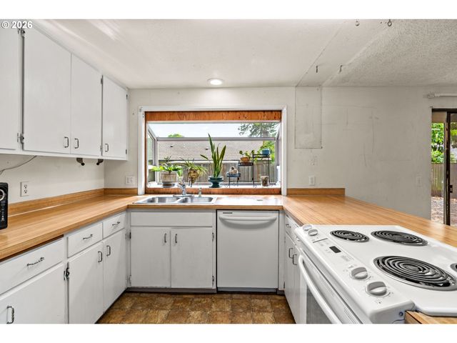 4045 HYACINTH St, Eugene, OR 97404