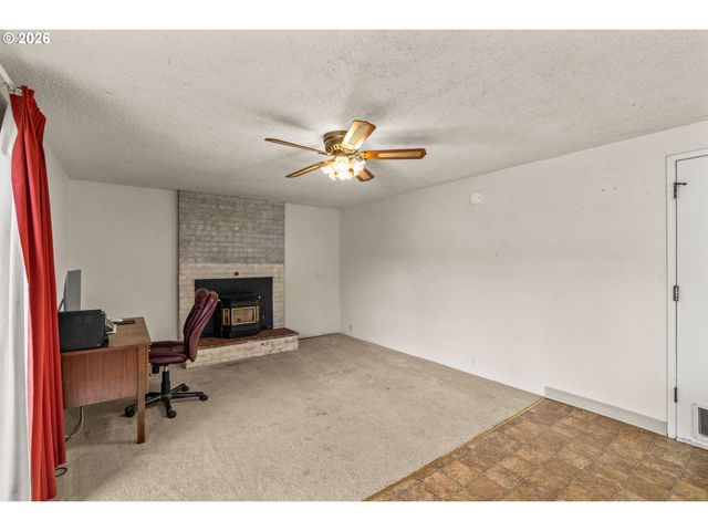 4045 HYACINTH St, Eugene, OR 97404