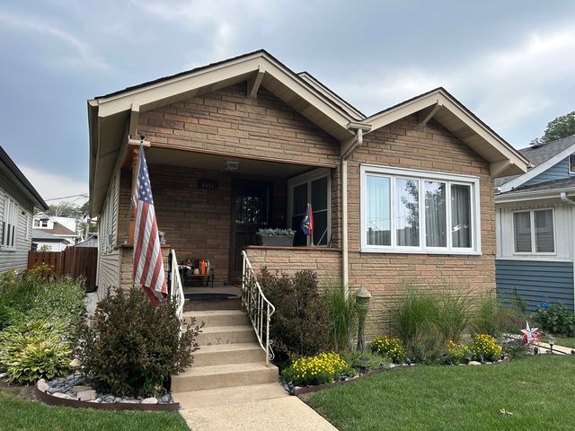 5542 W Grace Street, Chicago, IL 60641