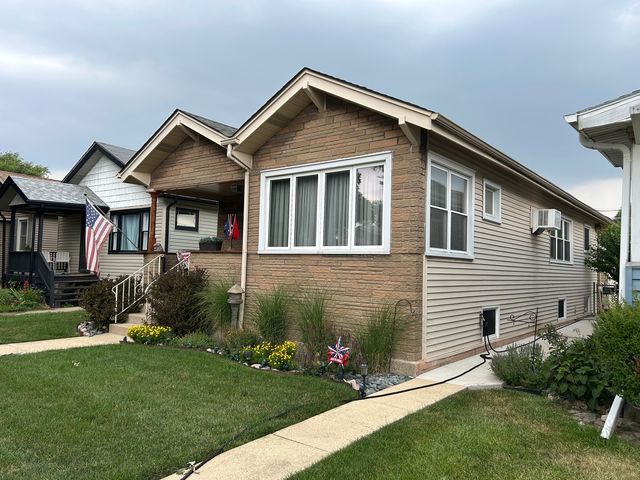 5542 W Grace Street, Chicago, IL 60641