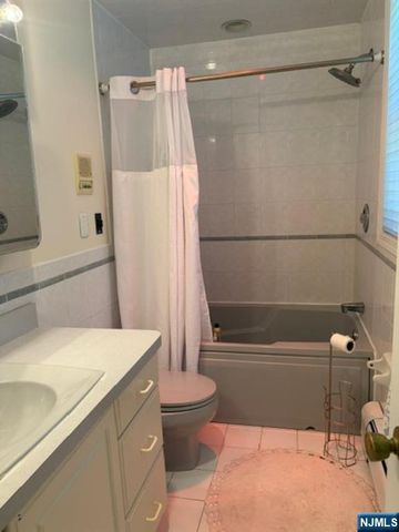 606 Orangeburgh Road, River Vale, NJ 07675