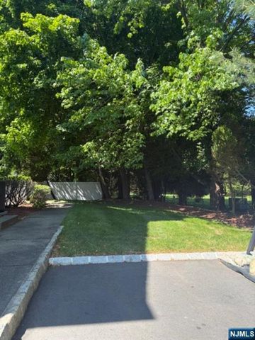 606 Orangeburgh Road, River Vale, NJ 07675