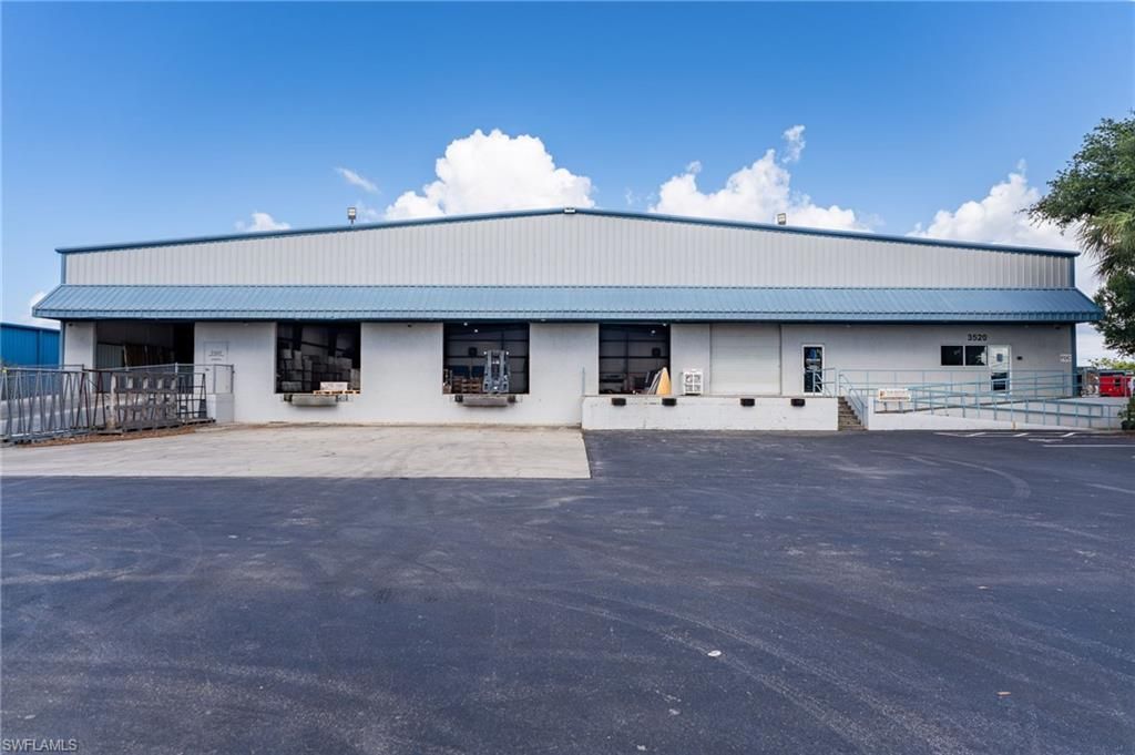 3520 Old Metro PKWY, FORT MYERS, FL 33916 — exterior