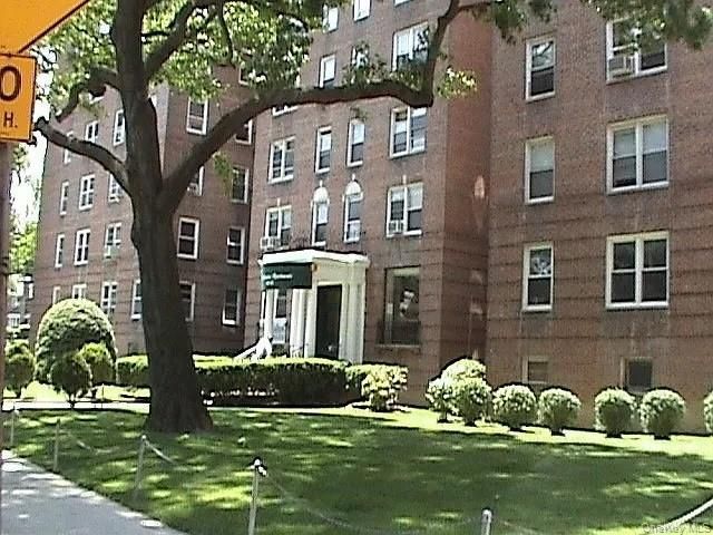 143-25 84th Drive 2E, Briarwood, NY 11435