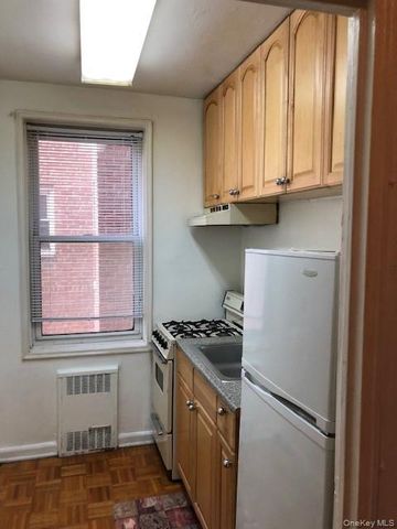 143-25 84th Drive 2E, Briarwood, NY 11435