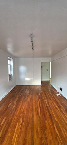 143-25 84th Drive 2E, Briarwood, NY 11435