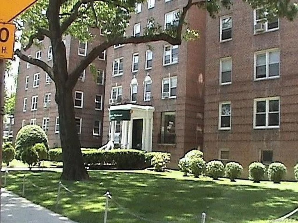 143-25 84th Drive 2E, Briarwood, NY 11435 — photo 2