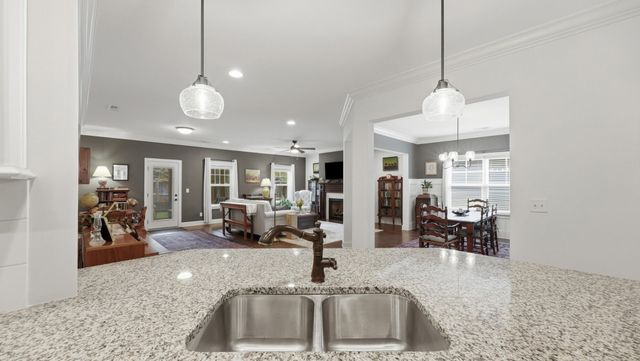 555 Deer Valley Drive, Hixson, TN 37343