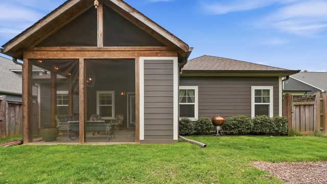 555 Deer Valley Drive, Hixson, TN 37343