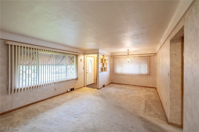 9609 Alexander Road, Garfield Heights, OH 44125