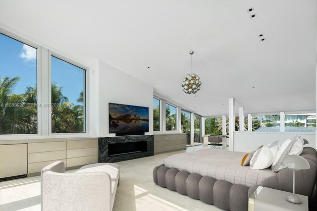 7815 Atlantic Way, Miami Beach, FL 33141