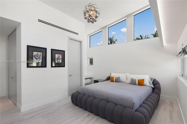 7815 Atlantic Way, Miami Beach, FL 33141