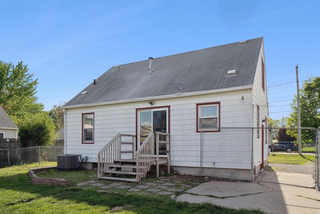425 S Evans Road, Evansdale, IA 50707