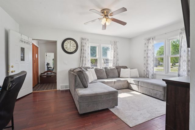 425 S Evans Road, Evansdale, IA 50707