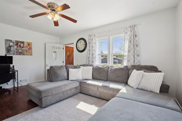 425 S Evans Road, Evansdale, IA 50707