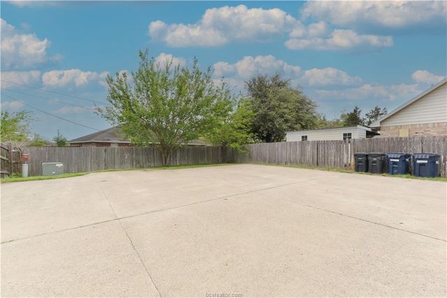 2427 Pintail Loop, College Station, TX 77845