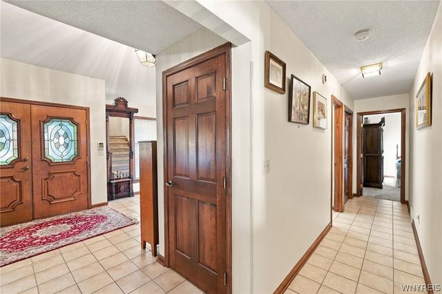 9615 The Maples, Clarence, NY 14031