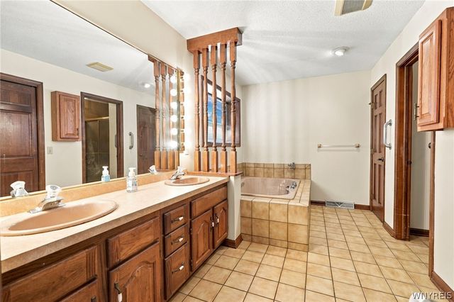 9615 The Maples, Clarence, NY 14031