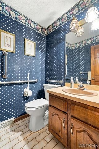9615 The Maples, Clarence, NY 14031