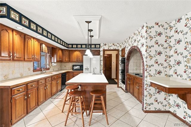 9615 The Maples, Clarence, NY 14031