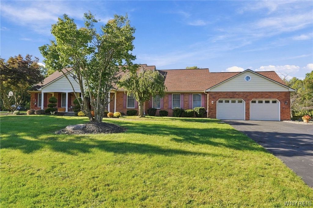 9615 The Maples, Clarence, NY 14031