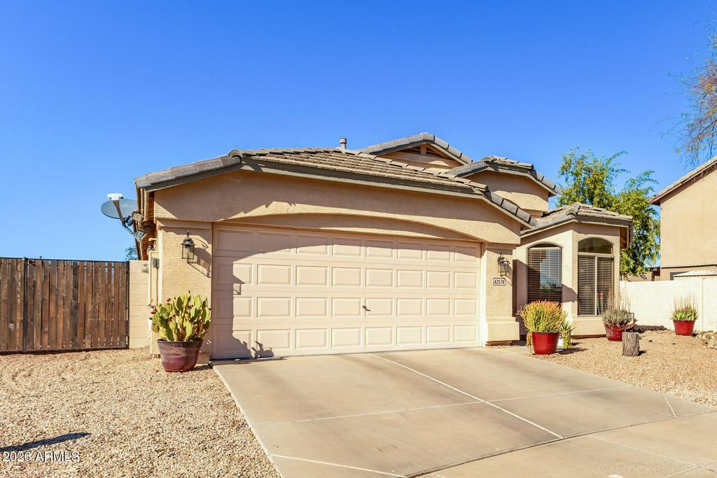 Image 2 of property listing at 42574 W Chambers Drive, Maricopa, AZ 85138