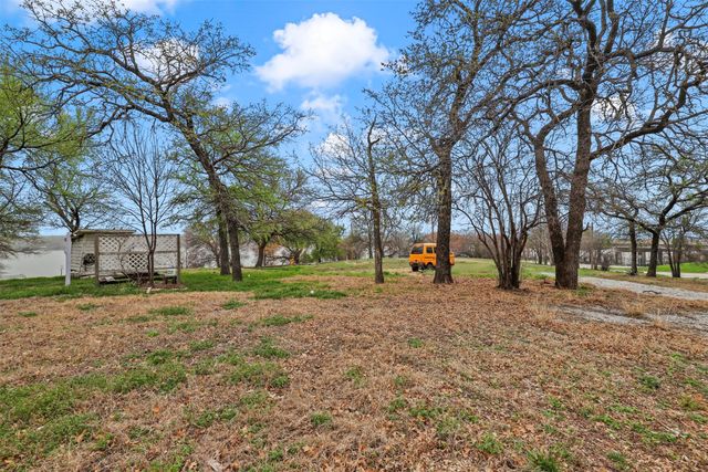 8501 Heron Drive, Fort Worth, TX 76108