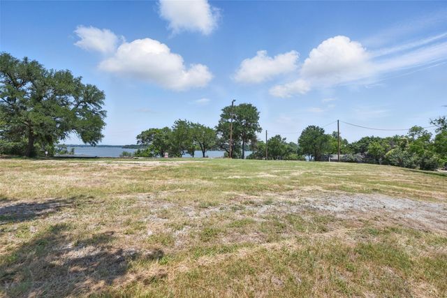 8501 Heron Drive, Fort Worth, TX 76108