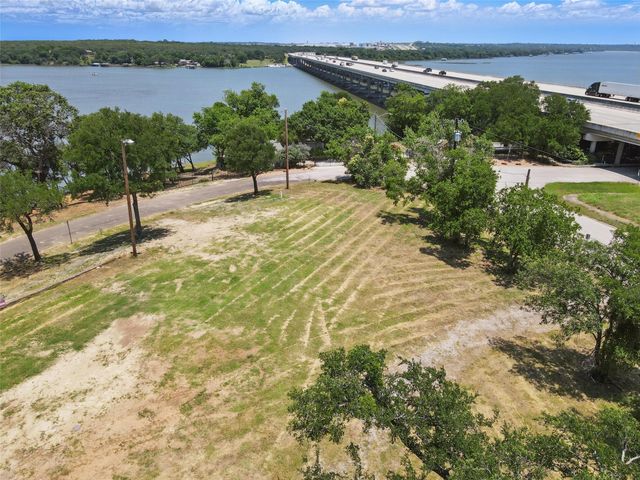 8501 Heron Drive, Fort Worth, TX 76108