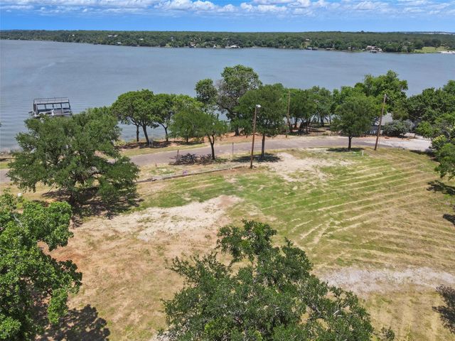 8501 Heron Drive, Fort Worth, TX 76108